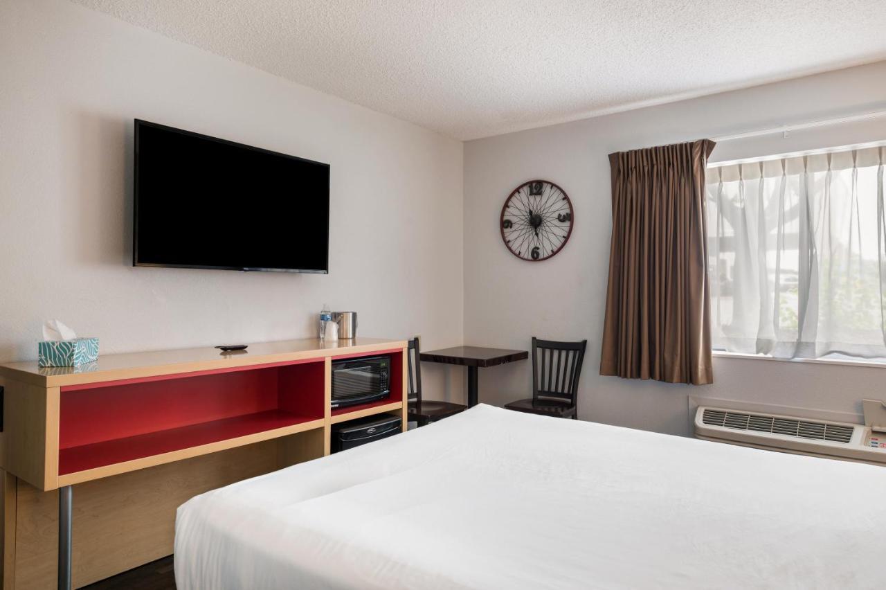 Red Lion Inn & Suites Ontario Extérieur photo