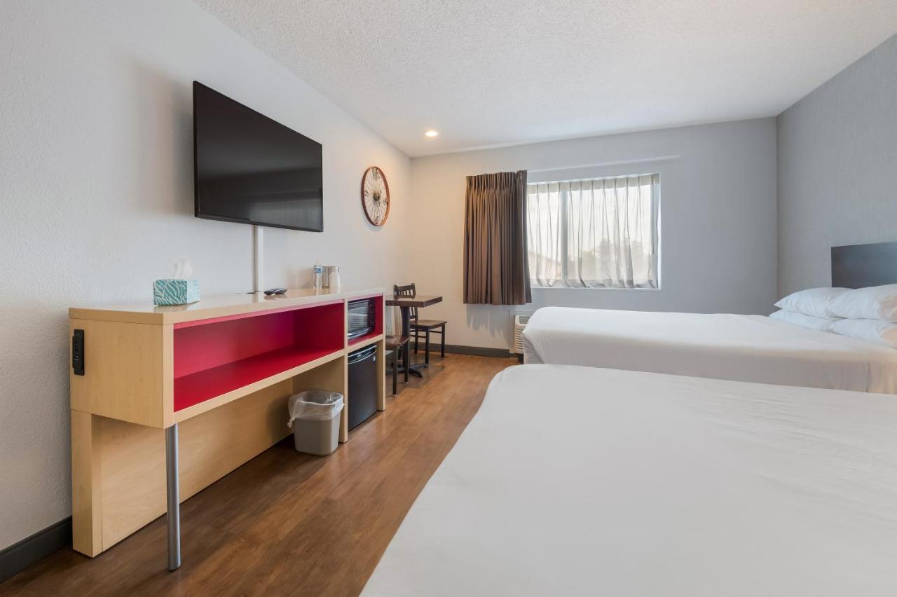 Red Lion Inn & Suites Ontario Extérieur photo